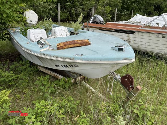 Lot 1-6630 - (1) Sea Ray 14' speed boat, Johnson Super Sea Horse outboard motor, no visible Hull ID#, #MC2101FC, ...