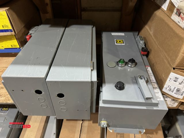 Lot 1-4450 - Lot of (3) Square-D heavy duty safety switches.