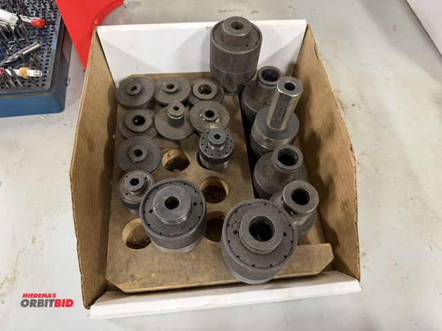 Lot 1-11075 - Lot of quick change tap adapters/tool holders.