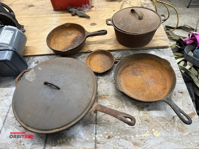 Lot 1-1448 - Lot of assorted cast iron cookware, includes (1) (brand unknown) 14" frying pan, (1) Wagner Ware 9" ...