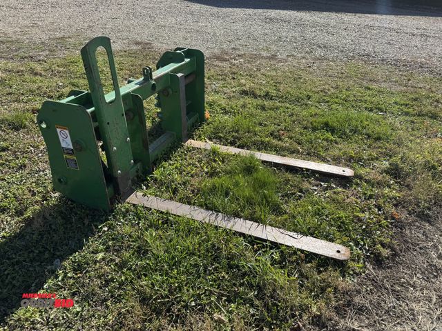 Lot 1-18124 - (1) John Deere 7130 tractor with 741 loader, power quad transmission, 3 hydraulic outlets, 96" bucke...