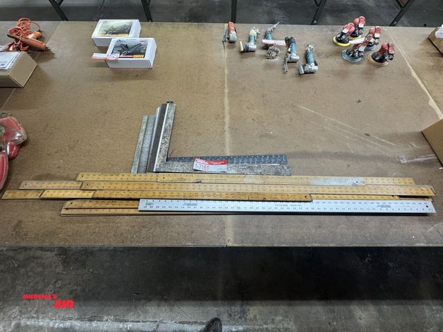 Lot 1-7161 - Lot Of Squares And Rulers