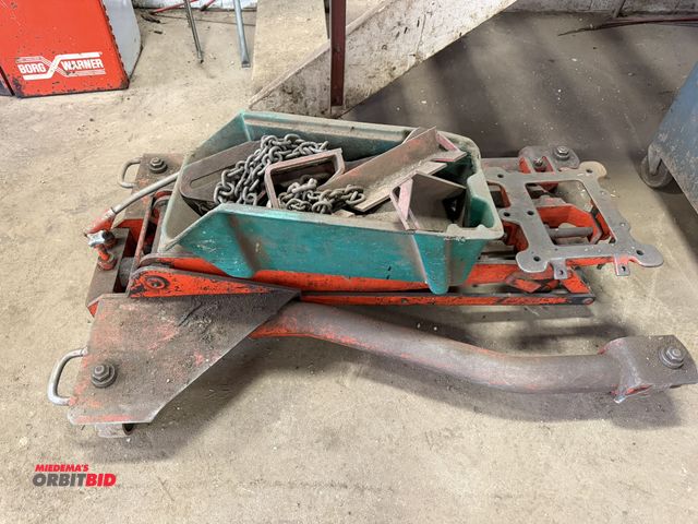 Lot 1-18588 - (1) Hine &amp; Warner hydraulic transmission jack with adapters for assorted transmission.