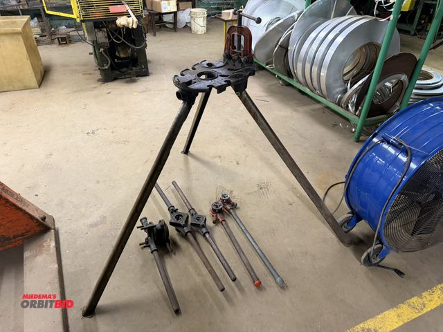 Lot 1-18505 - (1) NYE #88 pipe vise, and assorted manual pipe threaders.