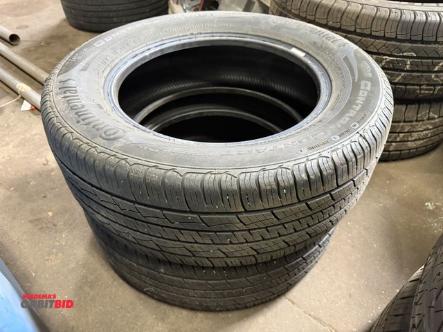 Lot 1-1270 - Set of (2) Continental Control Contact, size 225/60R16 tires.