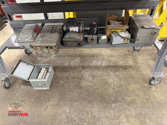 Lot 1-15248 - Large lot of assorted electrical items, includes GE heavy duty 100 amp safety switch, Siemens30 amp ...