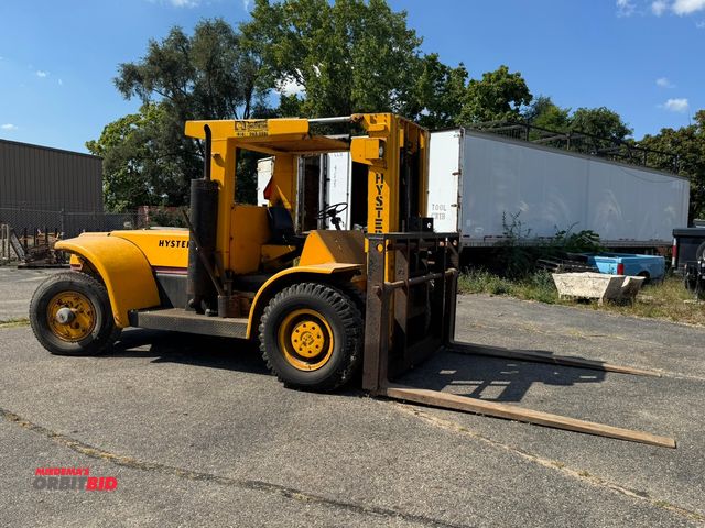Lot 1-2660 - Hyster H300A Forklift diesel powered forklift truck, 30,000 lb. max lift capacity, 212" max lift hei...