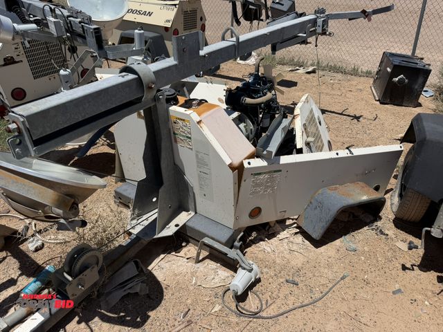 Lot 1-18229 - 2011 Terex RL4000 Light Tower, 3 cylinder diesel engine, 4-light extendable tower, hand crank, mount...