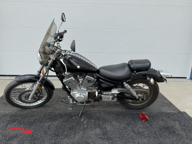 Lot 1-6465 - 2002 Yamaha (1) motorcycle, 2-cylinder, air cooled, chain drive, motor S/N 2UJ-050905, electric star...