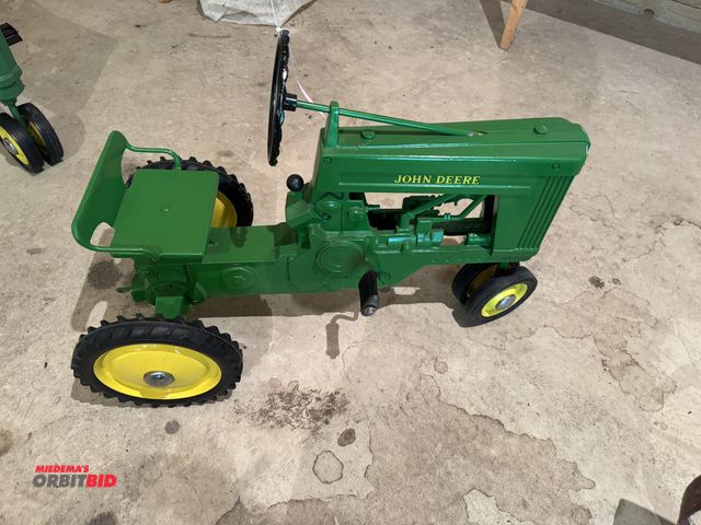 Lot 1-3212 - John Deere  large 60 pedal tractor