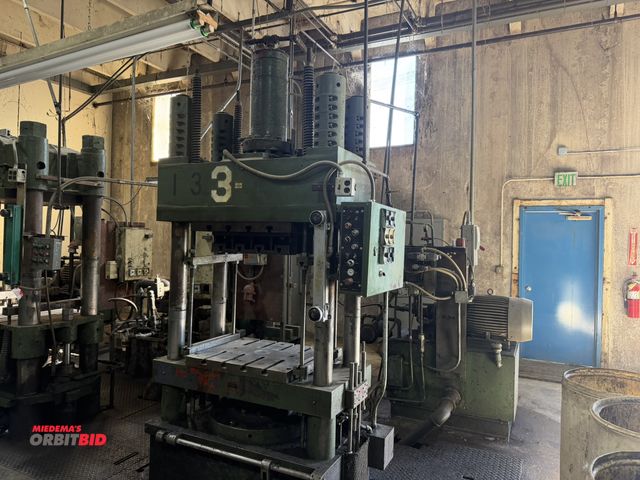 Lot 1-13358 - Logan 283T vertical hydraulic transfer compression molding press, 283-ton, 4-post, 25" x 26" x 30" T...