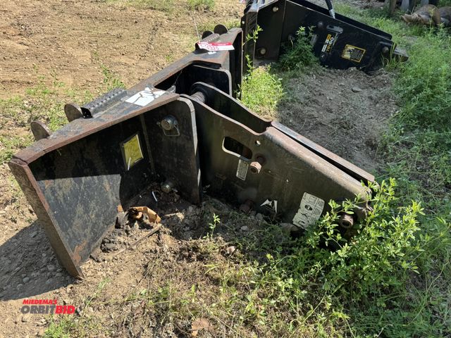 Lot 1-14325 - (1) John Deere HH300 hydraulic breaker, appears to be missing hydraulic box, skid steer quick attach...