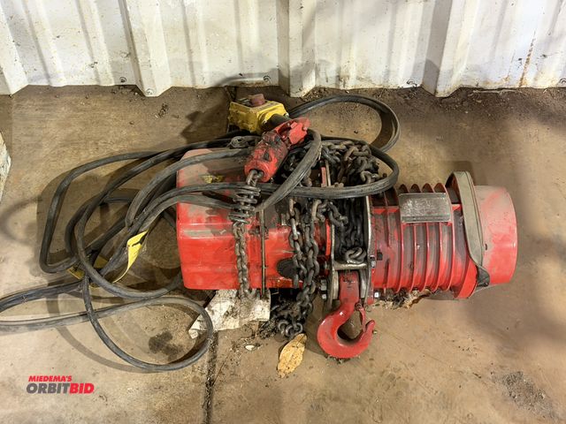 Lot 1-1539 - (1) Advantage 1/2-ton, model A500, electric lift hoist with a 115V, single phase, 2.5 HP electric mo...