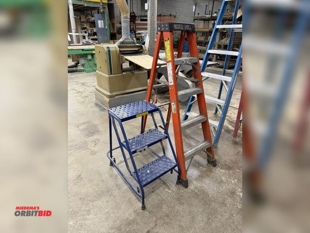 Lot 1-16623 - (1) Green Bull 5' ladder, and (1) 3-step stool.