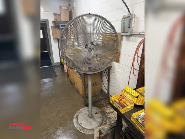 Lot 1-6370 - (1) TPI Industrial 30" diameter pedestal shop fan, 120V.