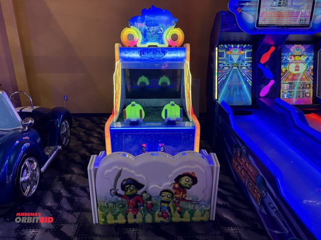 Lot 1-11253 - (1) Super Wing Animation Technology Ice Man arcade style water shooting game, 2-person, 115V, includ...