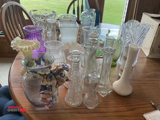 Lot 1-19315 - Large lot of assorted glass vases, various sizes and designs.