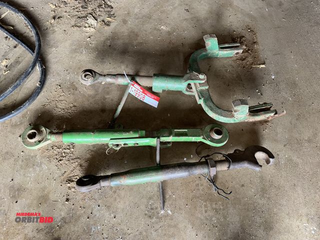 Lot 1-19908 - **REMOVED FROM AUCTION PER CHUCK**
Lot of (3) assorted top links.