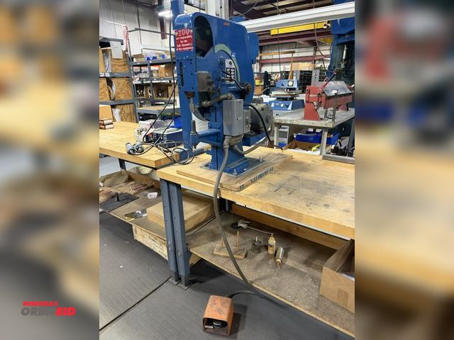 Lot 1-18892 - (1) Chicago Rivet machine, model 450, S/N 3128-SS, jaws 127, anvil 372, driver 590, 115V electric mo...