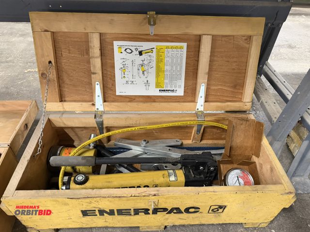 Lot 1-16972 - (1) Enerpac 20-ton DHP-2751G puller set, Enerpac P392 hand pump with case, cylinder, and pressure ga...