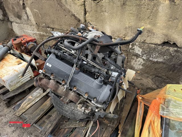 Lot 1-16007 - (1) Ford, model unknown, V8 gas engine, for parts or repair only , no other info available.