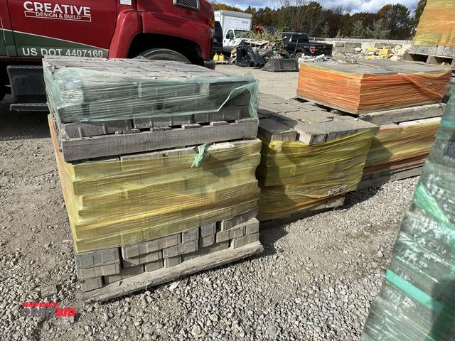 Lot 1-15834 - (5) skids of assorted landscape blocks, includes 12" x 8" x 3", 8" x 3 3/4" x 3", various colors and...