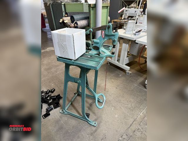 Lot 1-4913 - (1) Scovill Manufacturing Company riveter, model 130LD, S/N 27028, metal construction, approx. 17" w...