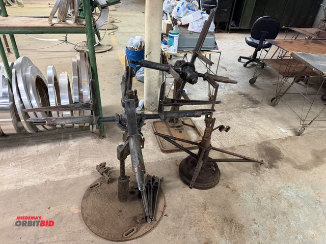 Lot 1-18467 - Lot of (3) manual reels.