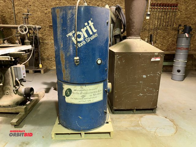 Lot 1-17529 - (1) Torit Vibra Shake, model RVS-5, 208-230/460V, 3 phase, 1 HP dust collection unit, working condit...