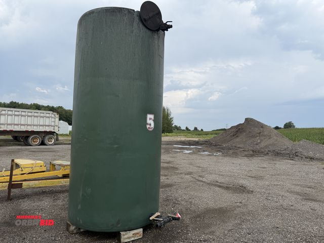 Lot 1-9874 - (1) Poly tank, approx. 1900 gallons with valves.