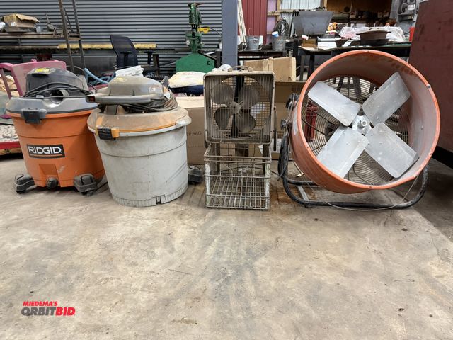 Lot 1-1452 - Lot of assorted items, including (1) Ridgid approx. 12 gallon capacity 2-in-1 blower vac, (1) Ridgid...