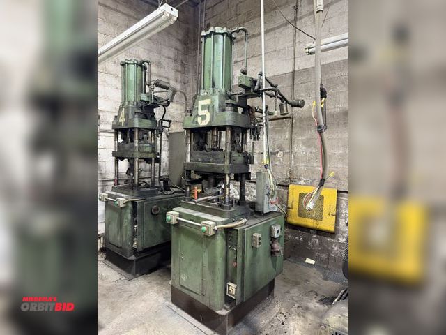 Lot 1-13380 - approx. 35-ton, 4-post, 7.5" x 18" distance between tie bars, down acting permanent toggle lock arm,...