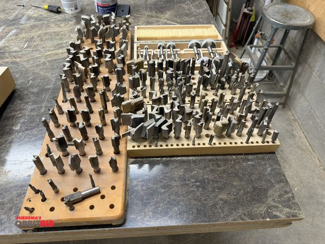 Lot 1-16641 - Large lot of assorted router bits, various sizes and styles.