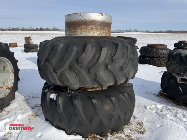 Lot 1-11628 - (1) used set of clamp on duals with 24.5-32 tires, tires are worn and weather checked.