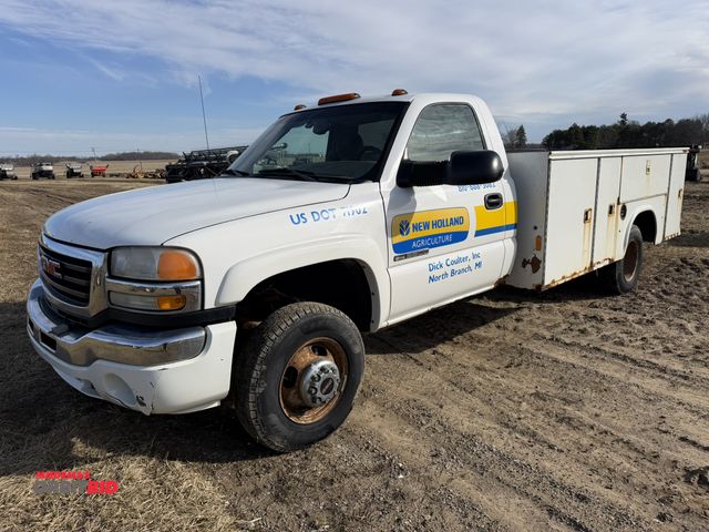 Lot 1-11805 - 2005 GMC 3500 (1) 4WD pickup truck, mileage would not show on odometer, 1670 engine hours, 6.0 liter...