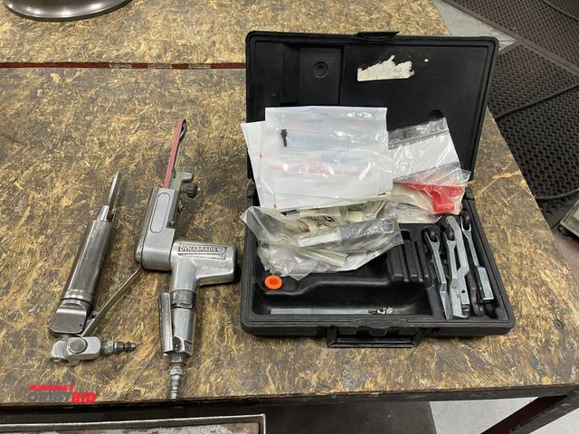 Lot 1-19452 - (1) Dynabrade Type 04070, 20,000 RPM speed pneumatic air file, and (1) Dynabrade Dynafile kit.