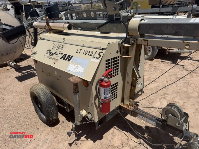 Lot 1-18225 - 2012 Doosan LSC Light Tower, 3 cylinder diesel engine, 4-light extendable tower, hand crank, mounted...