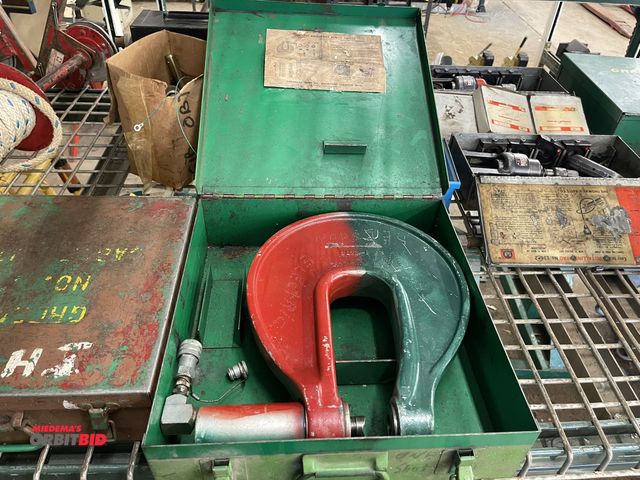 Lot 1-6212 - (1) Greenlee #731, 1-shot hydraulic knock out driver for 1/2" through 1" conduit, and empty Greenlee...
