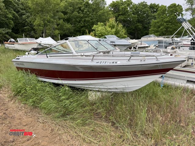 Lot 1-6632 - (1) Four Winns Horizon 190 19' speed boat, for parts or repair only, no trailer, severe weather dama...