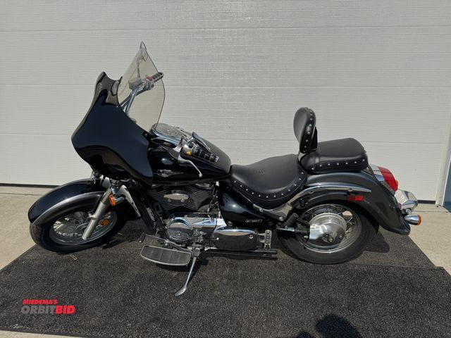 Lot 1-6490 - 2009 Suzuki Boulevard C50T (1) motorcycle, VIN  shaft drive, liquid cooled, removable windshield, sm...