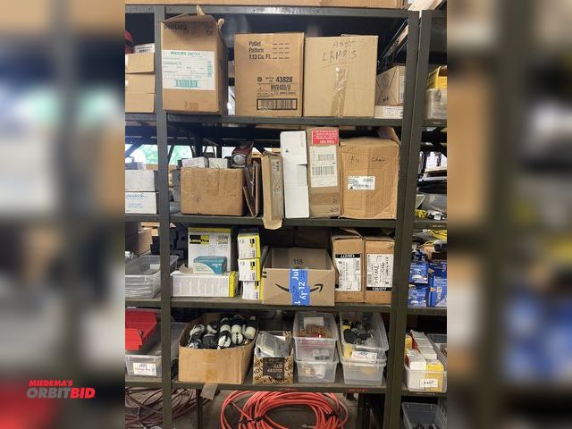 Lot 1-6196 - Contents of shelf, includes large lot of assorted bulbs, Philips Clear high pressure sodium, 250 wat...
