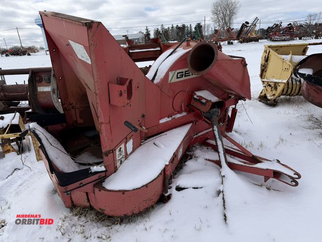 Lot 1-11473 - (1) Gehl, 1560, 4" silage blower, S/N 12283, 1 tire will need to be repaired or replaced (off bead),...