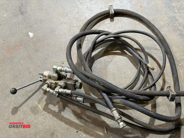 Lot 1-1516 - (1) hydraulic control unit with control handle and hoses.