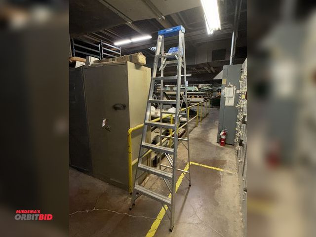 Lot 1-16996 - (1) Werner, model 368, 250 lb. capacity, 8' aluminum step ladder.