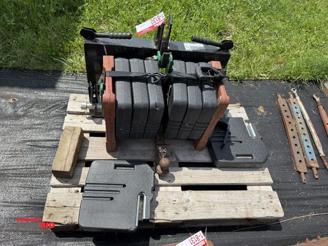 Lot 1-8130 - (1) Haul Master, model 9724, 3 pt. suitcase hitch attachment, includes (8) plastic weights, and (2) ...