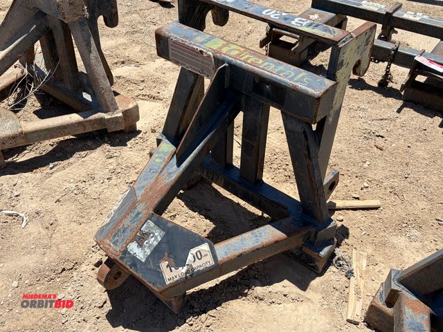 Lot 1-18267 - (1) Universal forklift / telehandler truss boom, 10000 # max load capacity