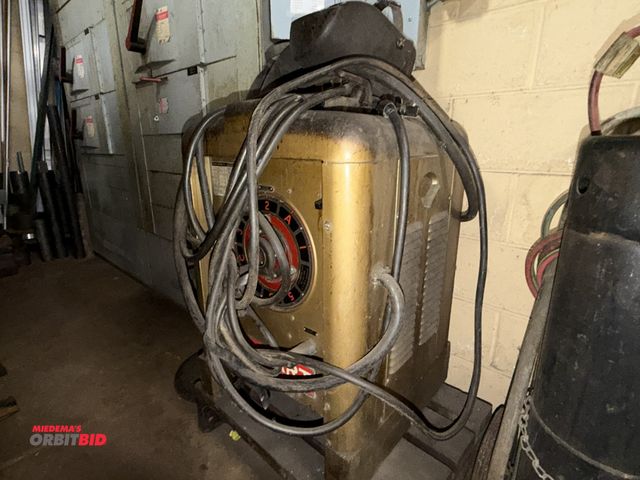Lot 1-11011 - (1) Hobart, model TDU-292, arc welder, 295 amp with cables, and torch, unit is skid mounted, S/N 8TW...