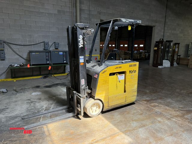 Lot 1-13113 - (1) Yale electric stand on lift truck, model ESC040FAN36TE082, 4000 lb. capacity, 189" max. lift hei...