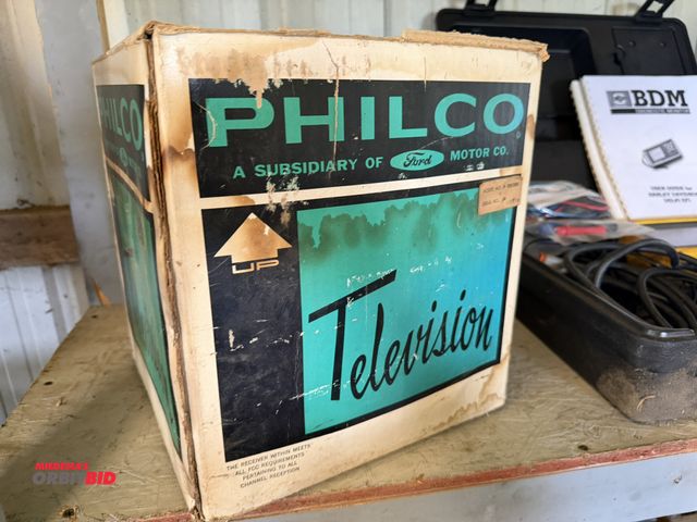 Lot 1-8458 - (1) vintage Philco Ford Motor Company Television, model P10528K.