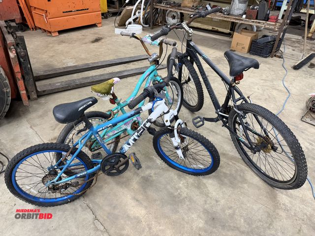 Lot 1-1484 - Lot including (1) Schwinn 25", 21-speed bicycle with aluminum frame, (1) boy's 18", 6-speed bicycle,...